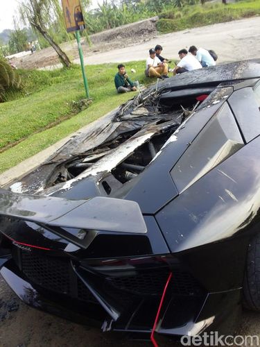 Lamborghini yang Terbakar Hebat Ternyata Milik Raffi Ahmad