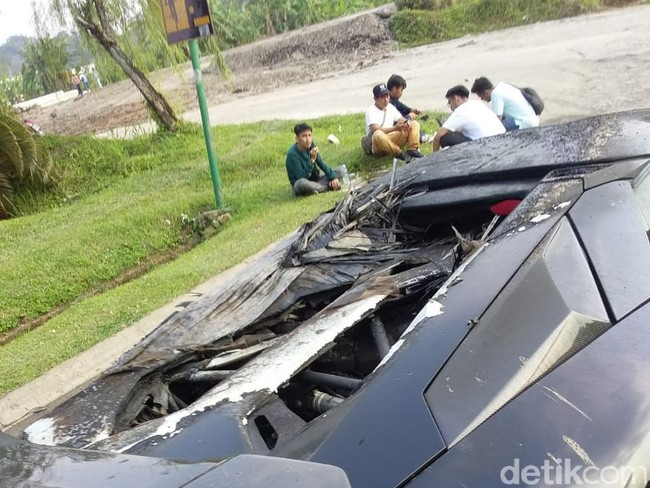 Lamborghini Raffi Ahmad yang Terbakar Tak Pakai Pelat Nomor