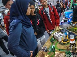 Akhir Pekan, Pengunjung Padati Orbit Habibie Festival