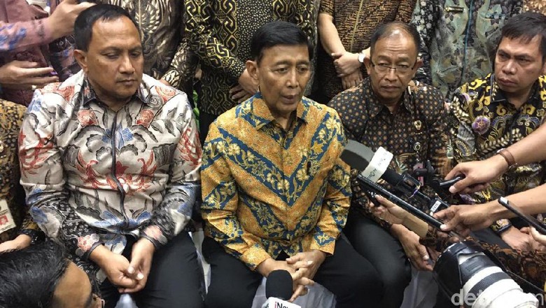 Wiranto: Saya Masih Menko Polhukam hingga Pelantikan Kabinet Baru Wiranto: Saya Masih Menko Polhukam hingga Pelantikan Kabinet Baru