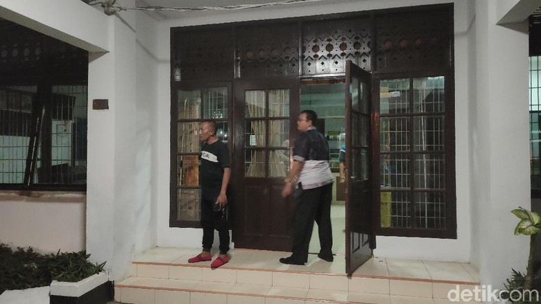 Geledah Kantor Dinas PU Medan, KPK Bawa Kardus-Koper Geledah Kantor Dinas PU Medan, KPK Bawa Kardus-Koper