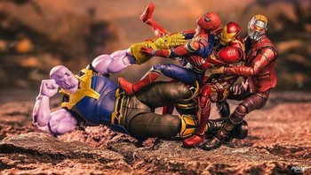 Ramai-ramai lawan Thanos. (Foto: hot.kenobi)