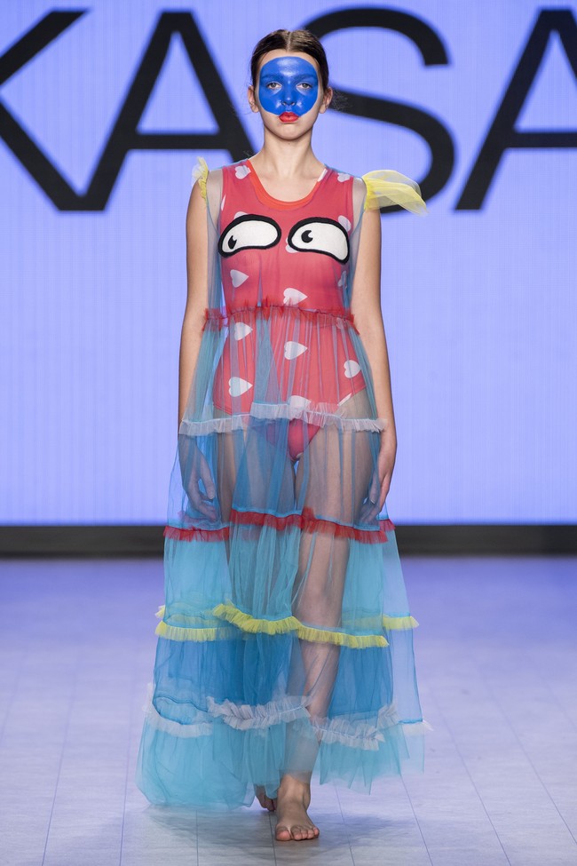 Diana Rikasari menciptakan karya busana bertemakan J’Aime l’Autisme yang mengandung arti I Love Autism. Sebanyak delapan set busana ditampilkan dalam Vancover Fashion Week untuk koleksi Spring/Summer 2020. Foto: Dok. Diana Rikasari