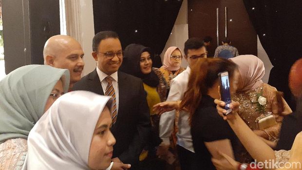 Anies-Ahok Hadiri Resepsi Tsamara Amany, Tamu Rebutan Ajak Selfie