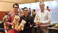 Kerjasama Sunindo Adipersada dengan Living Puppets tersebut juga turut disaksikan oleh Duta Besar RI untuk Jerman, Arif Havas Oegroseno, serta Diaz Hendropriyono bersama Olaf Matthias pemilik Living Puppets dan Iwan Tjen. Hal itu tak lepas karena kualitas produksi boneka yang dihasilkan Sunindo, baik dari segi tekstur, model dan bahan baku yang dibuat, sangat disukai oleh berbagai brand boneka internasional. Foto: dok. Trade Expo Indonesia