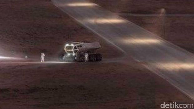 Truk Pikap Listrik Tesla Mirip Kendaraan Militer