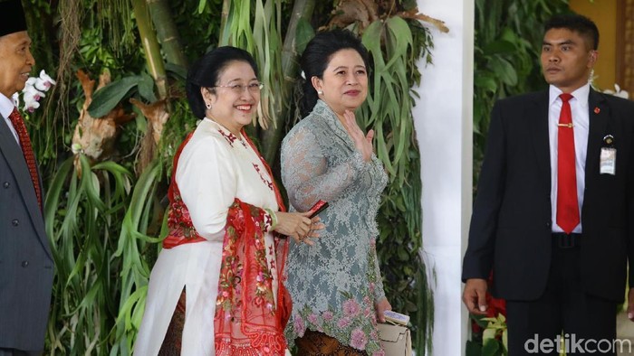 Upacara pelantikan presiden dan wakil presiden telah dimulai. Yuk, intip foto-foto suasana karpet merah mulai dari Jokowi hingga SBY.
