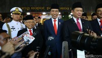Jokowi langsung kembali ke Istana Negara, Jakarta. 