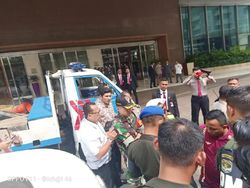 Polisi Amankan Pemilik Mobil B 1 RI di Mega Kuningan Bermuatan Parang