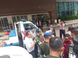 Polisi Amankan Pemilik Mobil B 1 RI di Mega Kuningan Bermuatan Parang