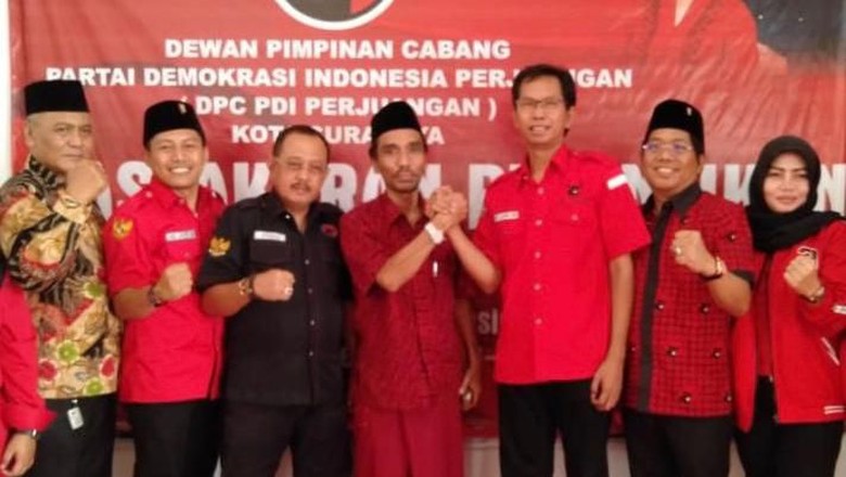 PDIP Surabaya Syukuran Pelantikan Presiden dengan 7 Tumpeng PDIP Surabaya Syukuran Pelantikan Presiden dengan 7 Tumpeng
