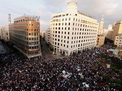 Demo Besar-besaran Gegara Pakai WhatsApp Harus Bayar