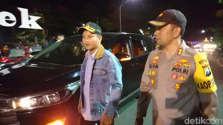 Polisi, TNI ,dan Bupati Trenggalek Patroli Bersama Jelang Pelantikan Presiden Polisi, TNI ,dan Bupati Trenggalek Patroli Bersama Jelang Pelantikan Presiden