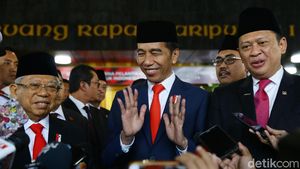 Senyum Semringah Jokowi-Maruf Usai Pelantikan