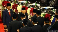 Wajah semringah terlihat dari ekspresi Jokowi-Maruf Amin.