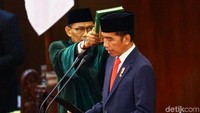 Setelahnya, keputusan KPU soal penetapan Jokowi-Maruf sebagai pemenang Pilpres 2019 akan dibacakan. Selanjutnya, Jokowi dan Maruf Amin akan membacakan sumpah mereka.