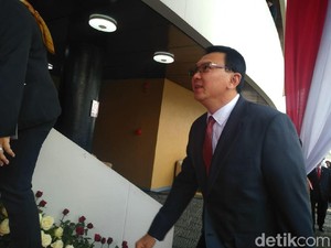Ahok Datang Sendirian ke Pelantikan Jokowi-Maruf Amin