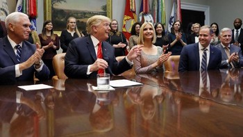 Presiden Amerika Serikat, Donald Trump, menyaksikan langsung event ini dan mengucapkan selamat pada mereka. Foto: Reuters