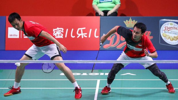 Ahsan/Hendra akan menghadapi Li/Liu di semifinal Hong Kong Open 2019. 