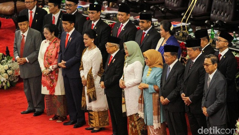 Besok Umumkan Menteri, Jokowi Bertemu Ketum Parpol Malam Ini Besok Umumkan Menteri, Jokowi Bertemu Ketum Parpol Malam Ini