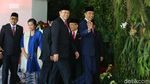 Ekspresi Jokowi di Karpet Merah Pelantikan Presiden di DPR