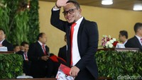Menaker Hanif Dhakiri juga menyapa para wartawan.