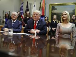 Melihat Spacewalk Bersejarah Dua Astronaut Wanita