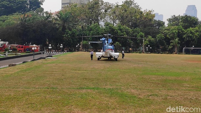 Jelang Pelantikan Jokowi, 3 Helikopter Disiagakan di Gedung DPR Jelang Pelantikan Jokowi, 3 Helikopter Disiagakan di Gedung DPR