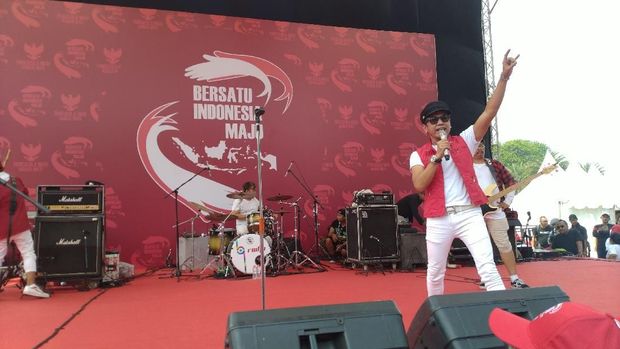 Radja ikut memeriahkan pesta rakyat di Patung Kuda.