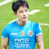 Bisa dilihat jika Jeong Seung Won punya wajah yang tak kalah tampan dari para pemain drakor dan idol Korea. Wajah gantengnya juga ditunjang dengan bentuk tubuh atletis sebagai seorang atlet. Foto: Instagram @seungwon_jeong