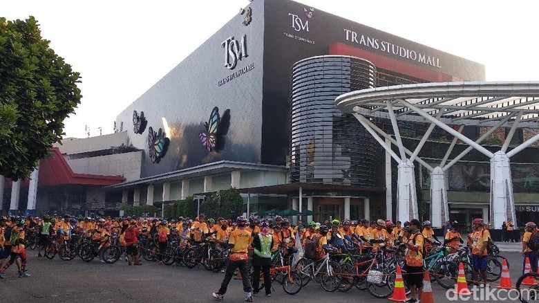1.500 Warga Bandung Meriahkan Gowes Transmart Jamboree 1.500 Warga Bandung Meriahkan Gowes Transmart Jamboree