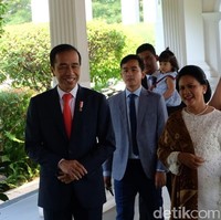 Putra bungsu Joko Widodo, Kaesang Pangerap, ikut menghadiri pelantikan ayahnya sebagai Presiden untuk yang kedua kalinya di Gedung DPR/MPR RI, Minggu (20/10/2019). Kaesang pun memanfaatkan momen tersebut untuk tampil dandy. Foto: Andhika/detikcom