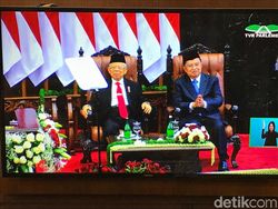 Resmi Jadi Wapres, Maruf Amin Bertukar Kursi dengan JK