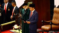 Ini Momen saat Jokowi mengucapkan sumpah saat Sidang Paripurna MPR RI di Gedung MPR/DPR RI, Senayan, Jakarta Pusat, Minggu (20/10/2019).