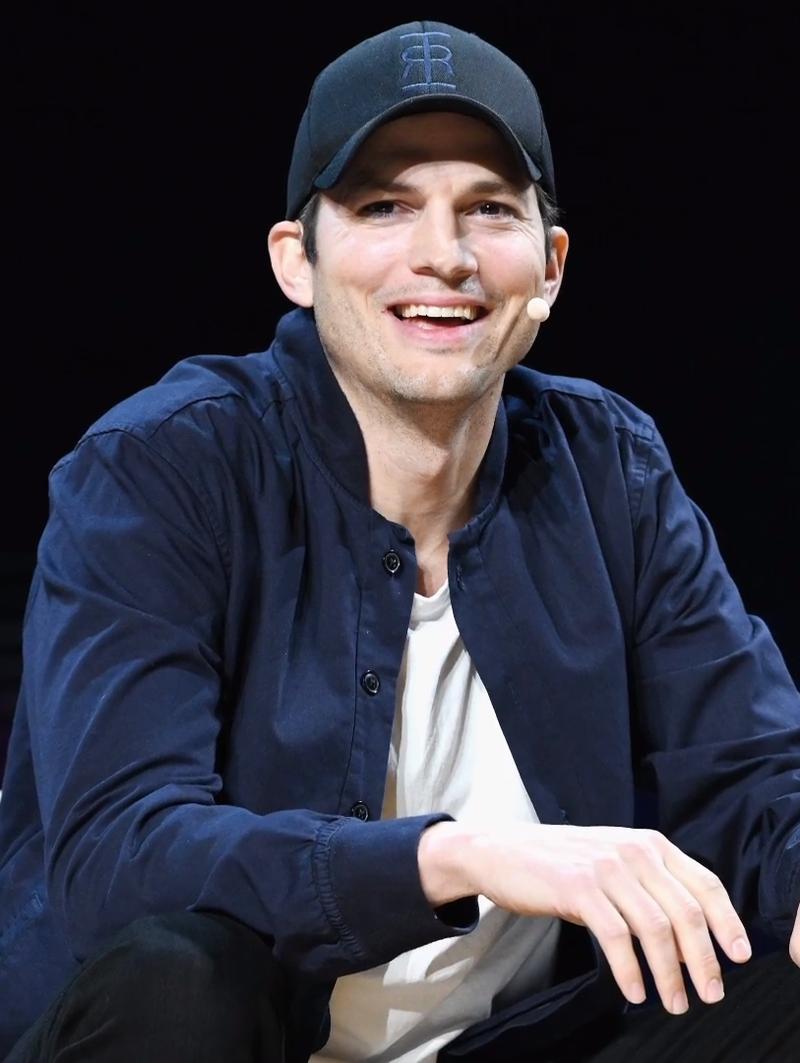 Ashton Kutcher Pernah Dipecat Jadi Model Gucci karena Terlalu Gemuk