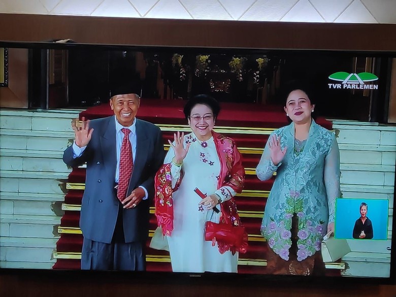 SBY-Boediono Berjalan di Belakang Megawati-Puan Menuju Pelantikan Jokowi SBY-Boediono Berjalan di Belakang Megawati-Puan Menuju Pelantikan Jokowi