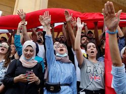 Demo Besar-besaran Gegara Pakai WhatsApp Harus Bayar