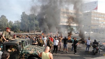 Pemerintah coba menarik keputusan pajak WhatsApp tapi sudah terlambat. Foto: Reuters
