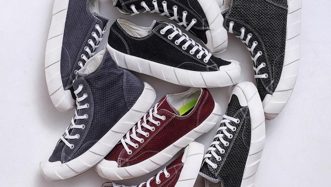 Dari Jokowi hingga Sandiaga Bikin Sneakers Lokal Booming
