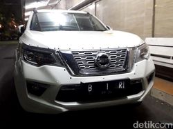 Ini Penampakan Mobil B 1 RI Bermuatan Parang yang Diamankan Polisi