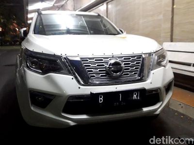 Ini Penampakan Mobil B 1 RI Bermuatan Parang yang Diamankan Polisi