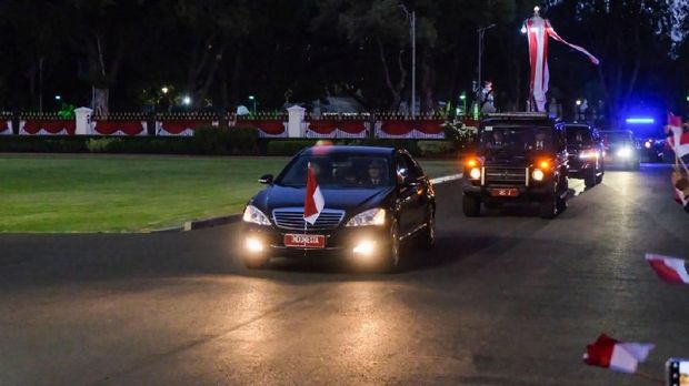 Jokowi kembali tiba di Kompleks Istana usai dilantik.