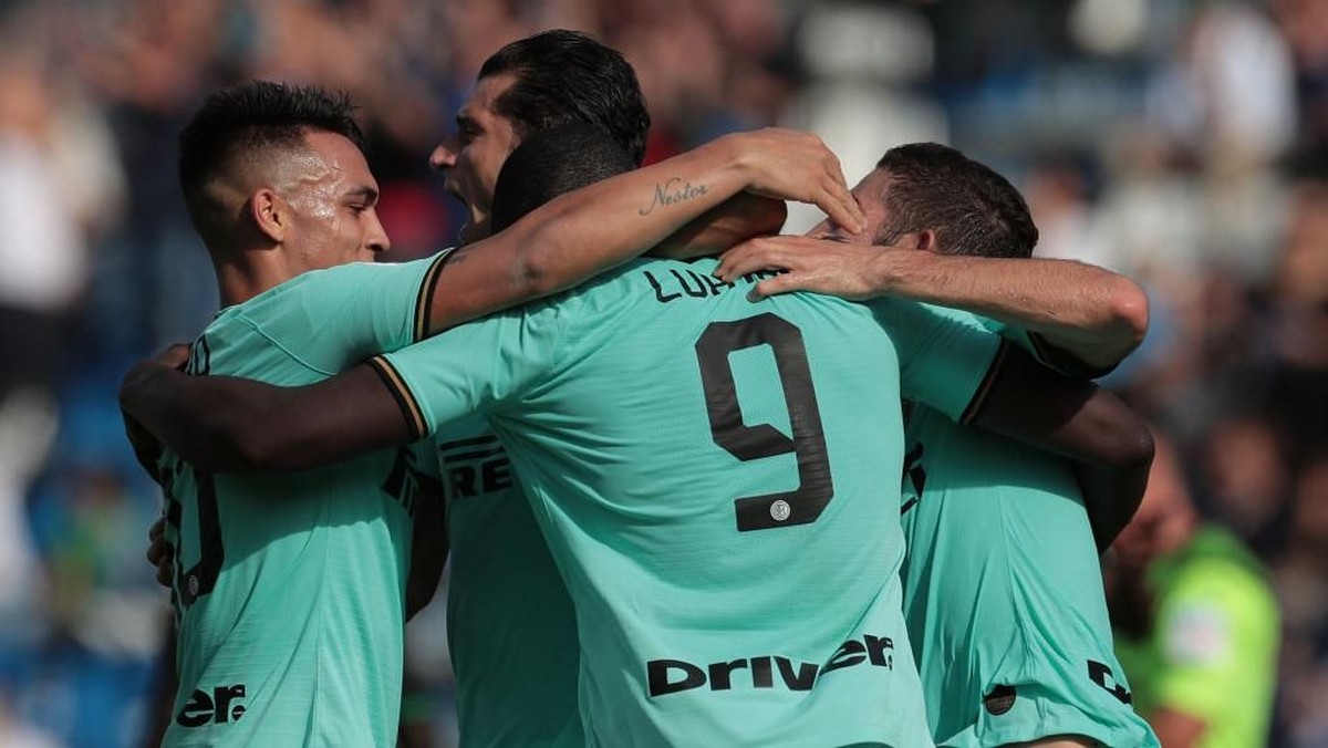 Inter Milan mewaspadai serangan balik Borussia Dortmund. (Foto: Emilio Andreoli/Getty Images)