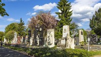 Pemakaman Central, Wina di Austria. Pemakaman ini menyimpan sejarah musik Wina, bahkan dunia. Komposer seperti Beethoven, Brahms, dan Strauss dimakamkan di sini. Selain itu ada juga monumen penghormatan Mozart yang juga diletakkan di sini (iStock)