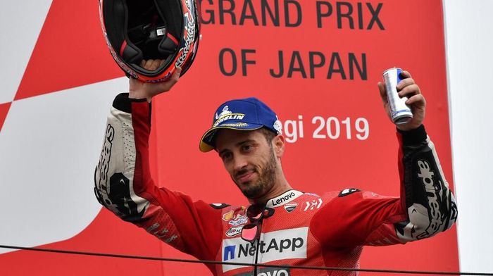 Finis ketiga di MotoGP Jepang, Andrea Dovizioso sudah 100 kali naik podium (Foto: Toshifumi KITAMURA / AFP)