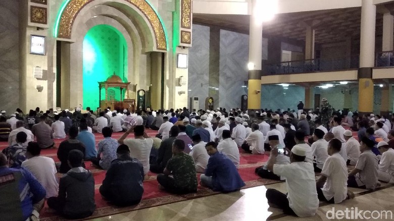 Pelantikan Presiden, Walkot Doa Bersama Warga Agar Bandung Tetap Kondusif Pelantikan Presiden, Walkot Doa Bersama Warga Agar Bandung Tetap Kondusif