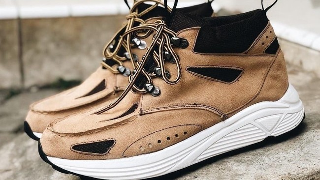 Dari Jokowi hingga Sandiaga Bikin Sneakers Lokal Booming