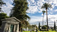 Pemakamanan Hollywood Forever di California, Amerika Serikat. Pemakaman ini letaknya di seberang Paramount Studio. Di sini bersemayam sejumlah artis besar seperti Johnny Ramone, Jayne Mansfield, dan Harry Chandler (iStock)
