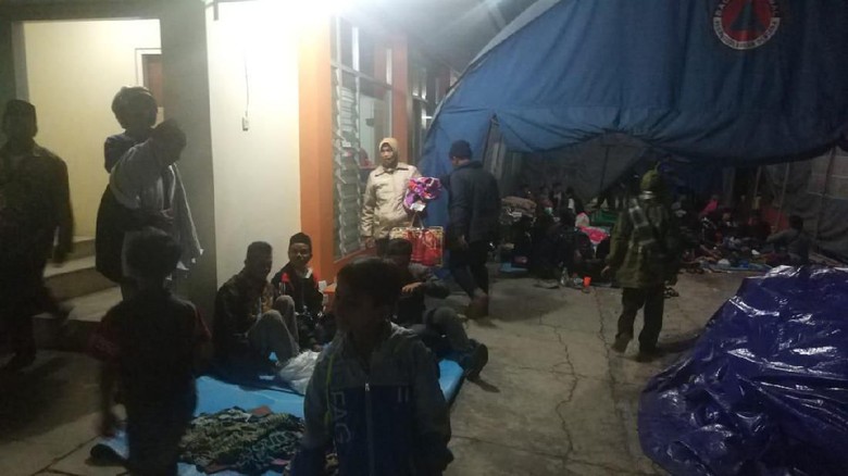 Bencana Angin Kencang di Batu, Satu Orang Meninggal 1.216 Jiwa Mengungsi Bencana Angin Kencang di Batu, Satu Orang Meninggal 1.216 Jiwa Mengungsi