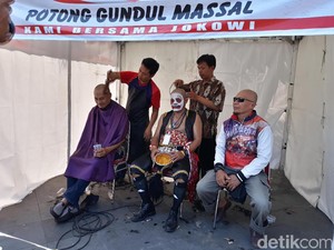 Suka Cita Warga Solo Sambut Pelantikan Jokowi, Cukur Gundul Hingga Nobar